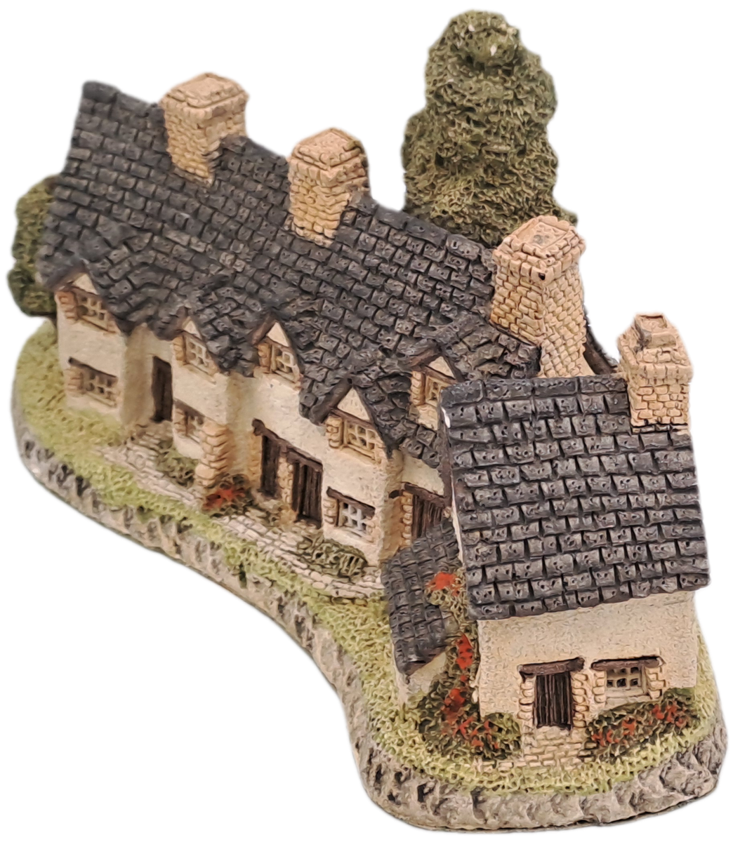 1985 David Winter Cottage Collection"Craftsmens Cottage" Hand Made In Great Britain.