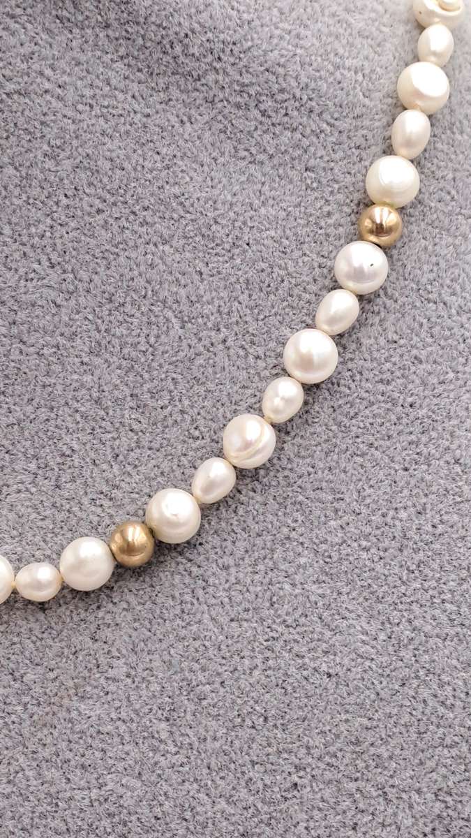 Vintage 40cm Genuine Pearl Necklace with a 9kt Gold Clasp