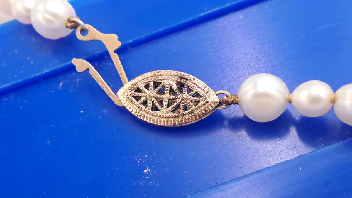 Vintage 40cm Genuine Pearl Necklace with a 9kt Gold Clasp