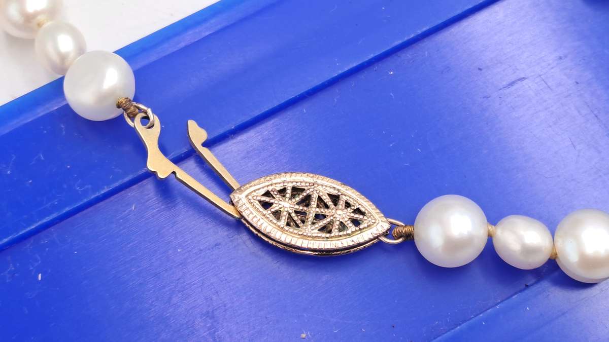 Vintage 40cm Genuine Pearl Necklace with a 9kt Gold Clasp