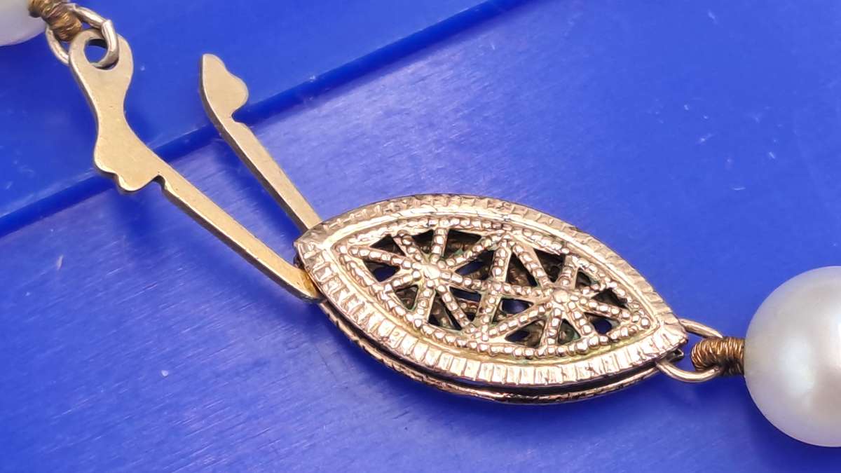 Vintage 40cm Genuine Pearl Necklace with a 9kt Gold Clasp