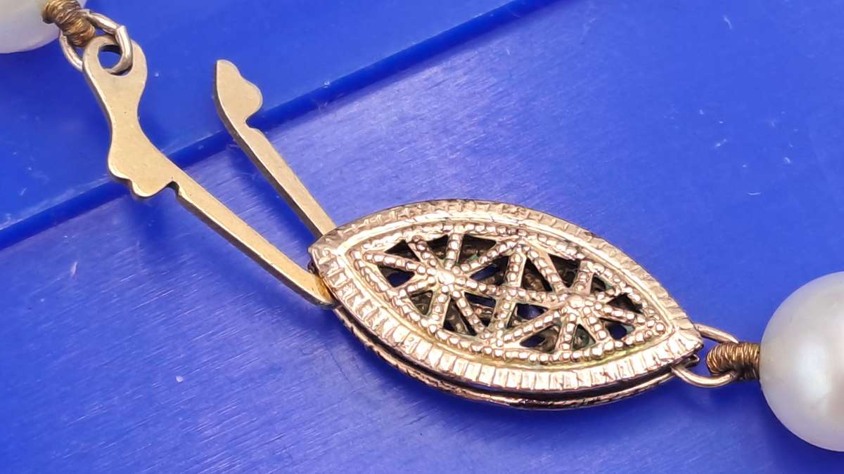 Vintage 40cm Genuine Pearl Necklace with a 9kt Gold Clasp