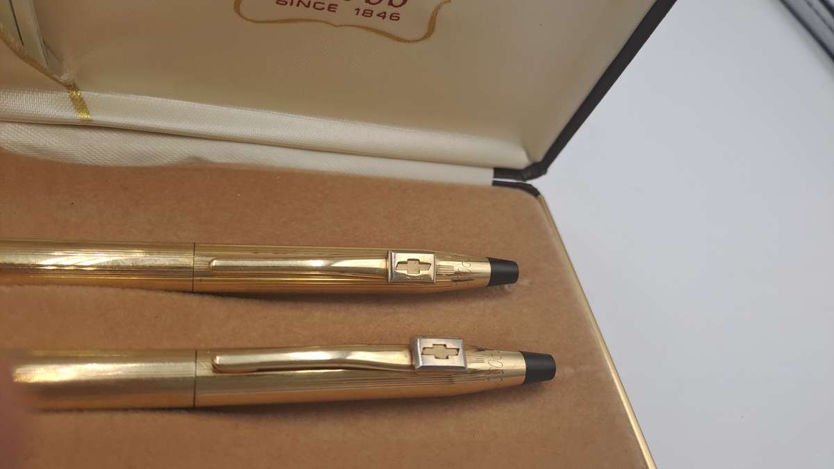 Pre-Owned  1/20 12 Gold Filled Cross Pen and Pencil set in Box with sleeve-Chevrolet Logo on Clip