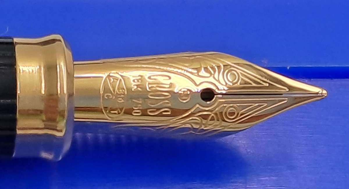 Pre-Owned 10kt Rolled Gold GROSS Fountain Pen with 18kt Gold Nip -Boxed