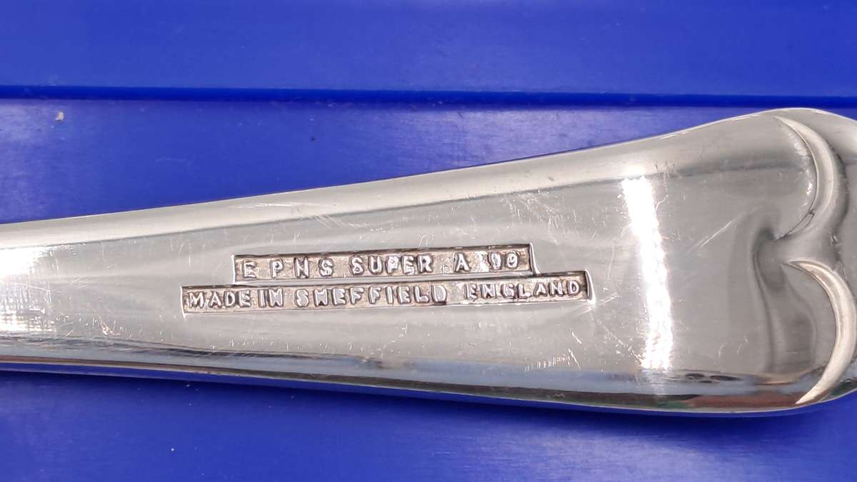 6 Vintage EPNS Super A1 90 Silverplated Soup Spoons -Boxed Sheffield England.