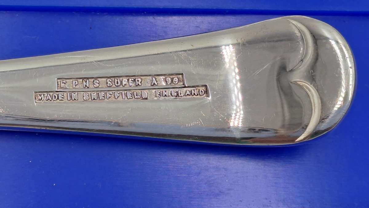 6 Vintage EPNS Super A1 90 Silverplated Soup Spoons -Boxed Sheffield England.