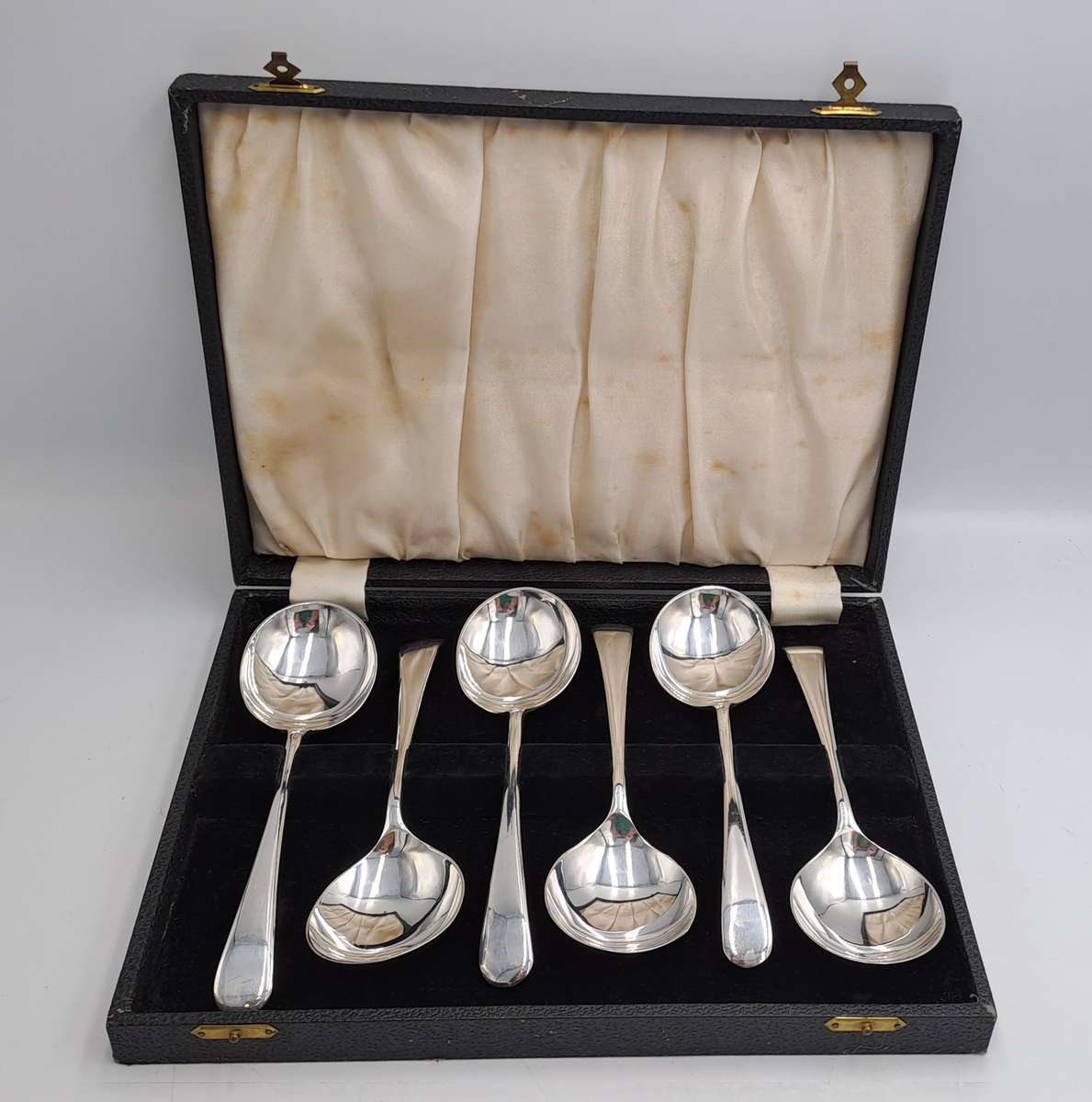 6 Vintage EPNS Super A1 90 Silverplated Soup Spoons -Boxed Sheffield England.