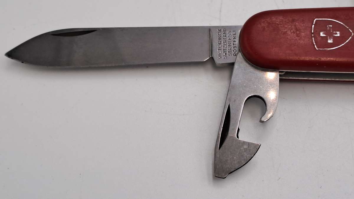 Pre_Owned Victorinox Economy Swiss Made Pocket Knife /Multitool