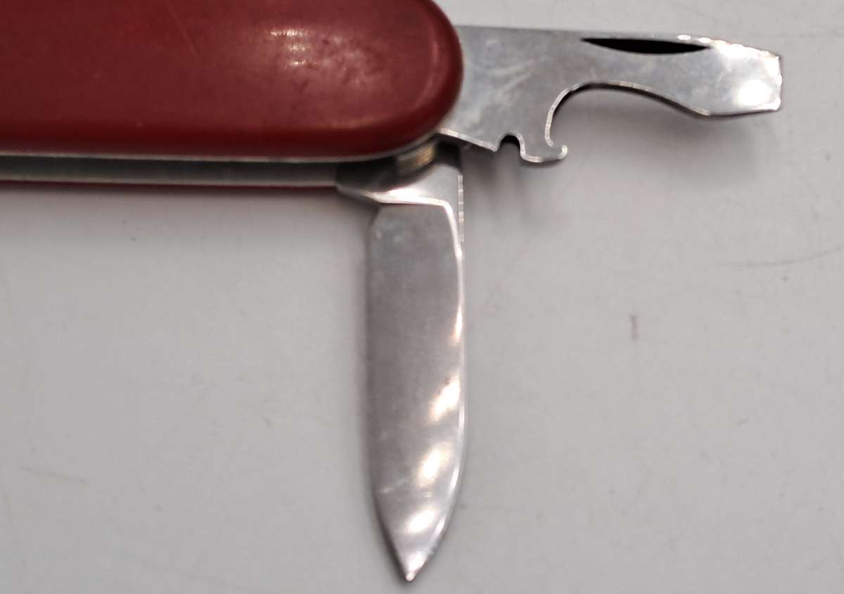 Pre_Owned Victorinox Economy Swiss Made Pocket Knife /Multitool