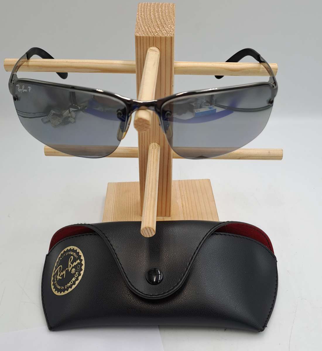 Pre-Owned Ray-Ban  RB 3239 004/82 - 62-15 Sunglasses 100% UV Protection Polarized with Case