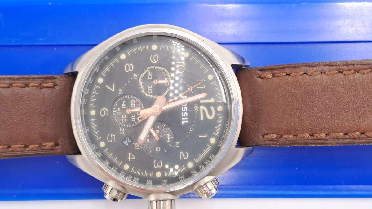 Pre-Owned Men's Fossil Watch with Leather Strap -Working