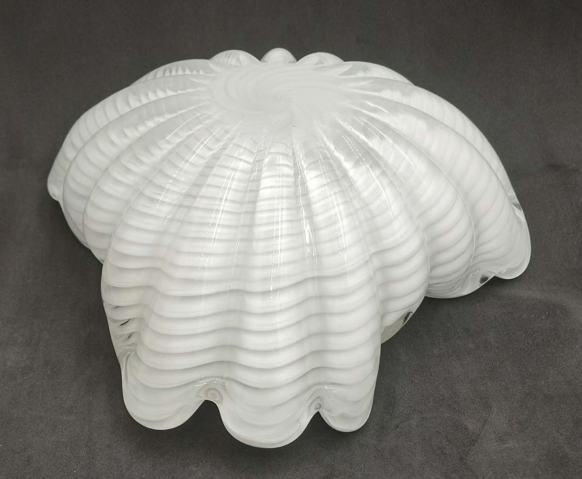 Murano Art Glass Brilliant White Swirl Vase 7,5cm x 18,5cm x 15,5cm