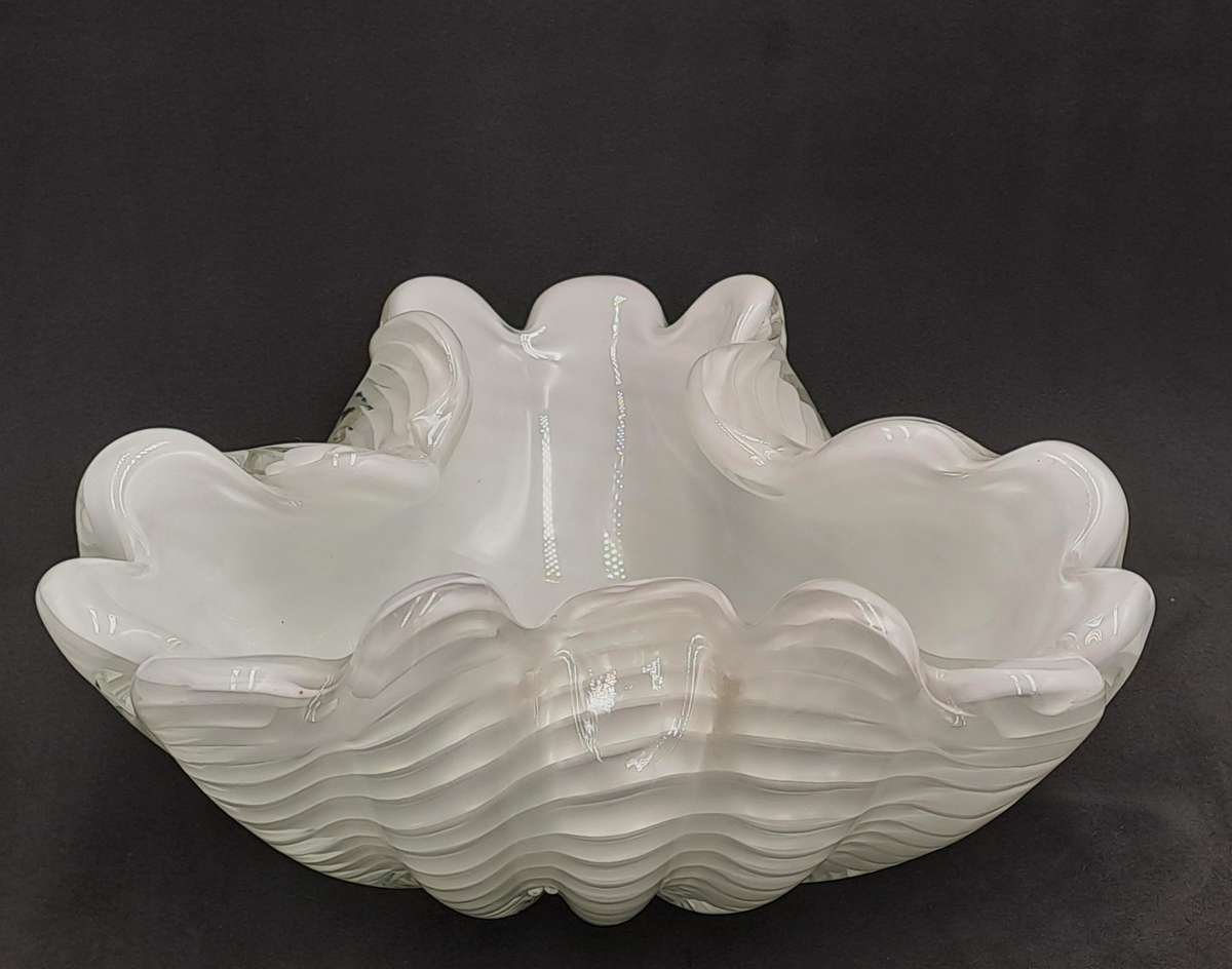 Murano Art Glass Brilliant White Swirl Vase 7,5cm x 18,5cm x 15,5cm