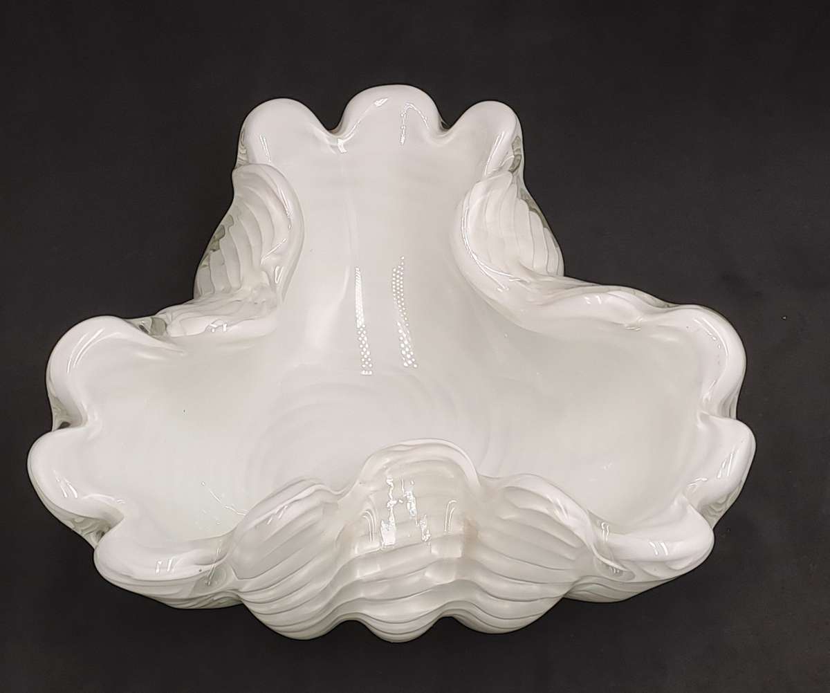Murano Art Glass Brilliant White Swirl Vase 7,5cm x 18,5cm x 15,5cm