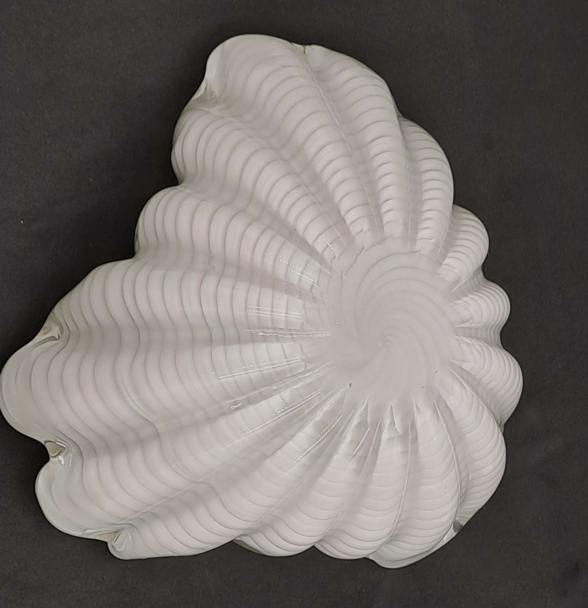Murano Art Glass Brilliant White Swirl Vase 7,5cm x 18,5cm x 15,5cm