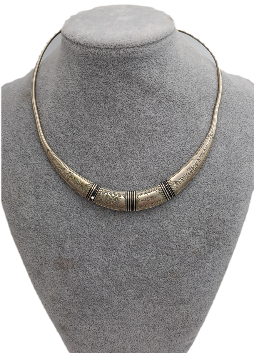 Vintage open choker necklace.  in tribal style made of white metal