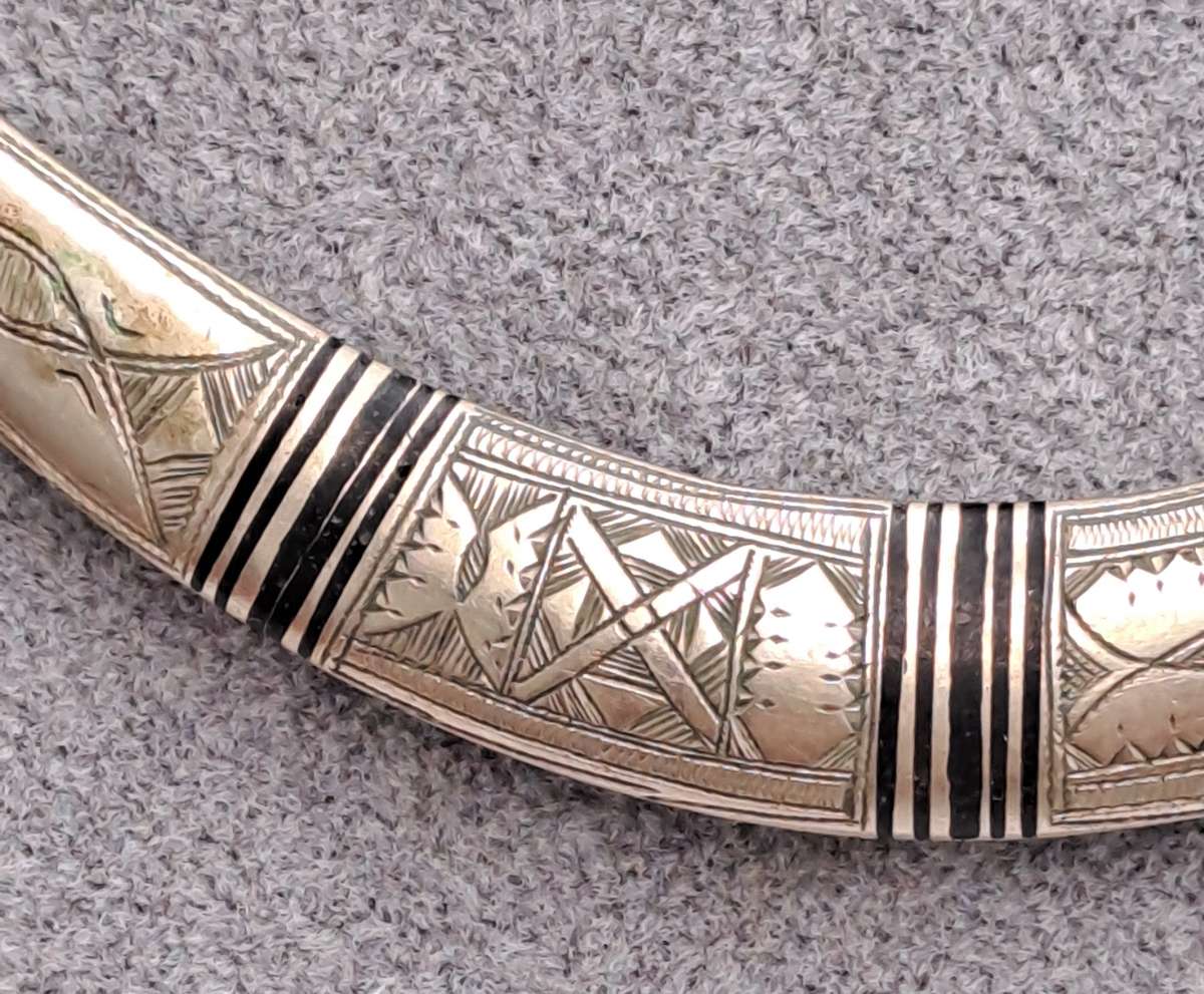 Vintage open choker necklace.  in tribal style made of white metal