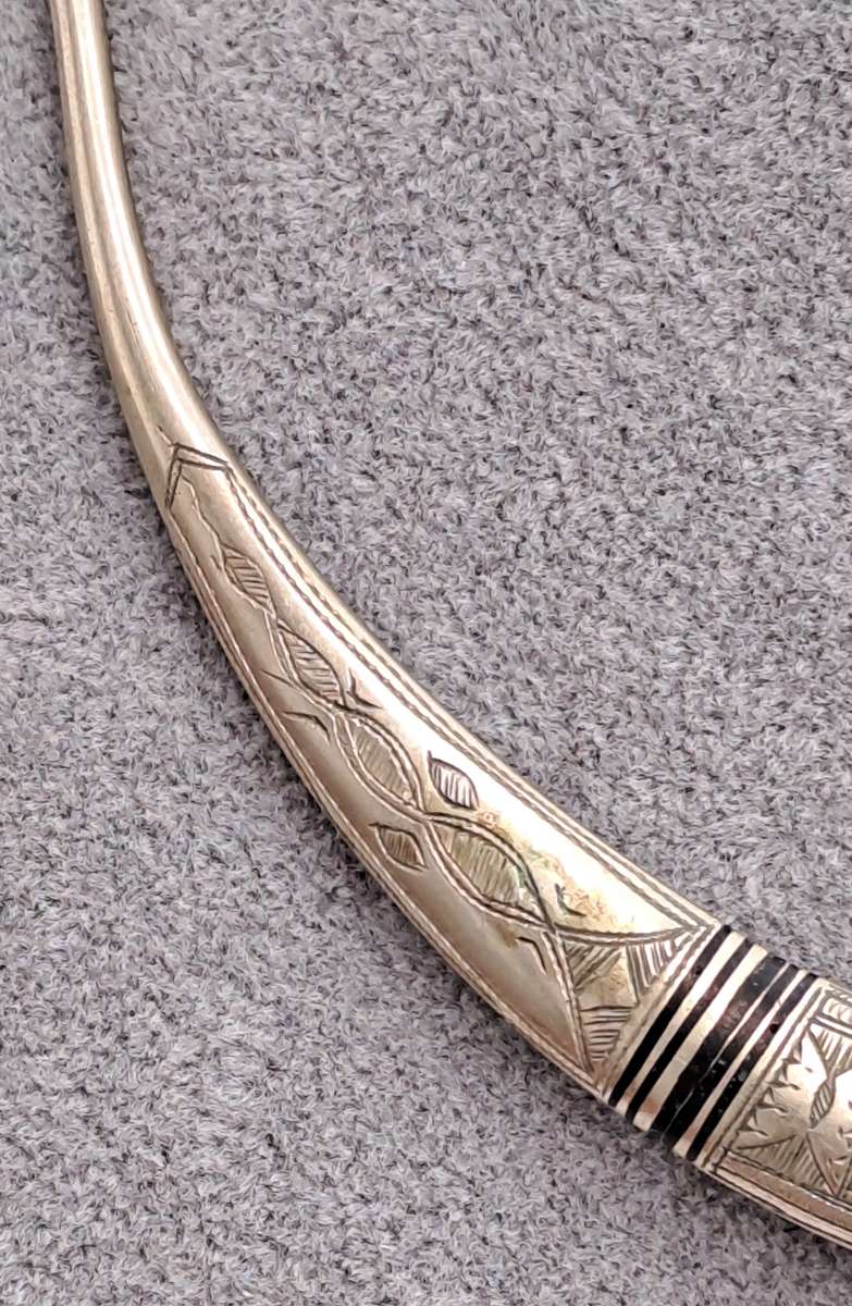 Vintage open choker necklace.  in tribal style made of white metal