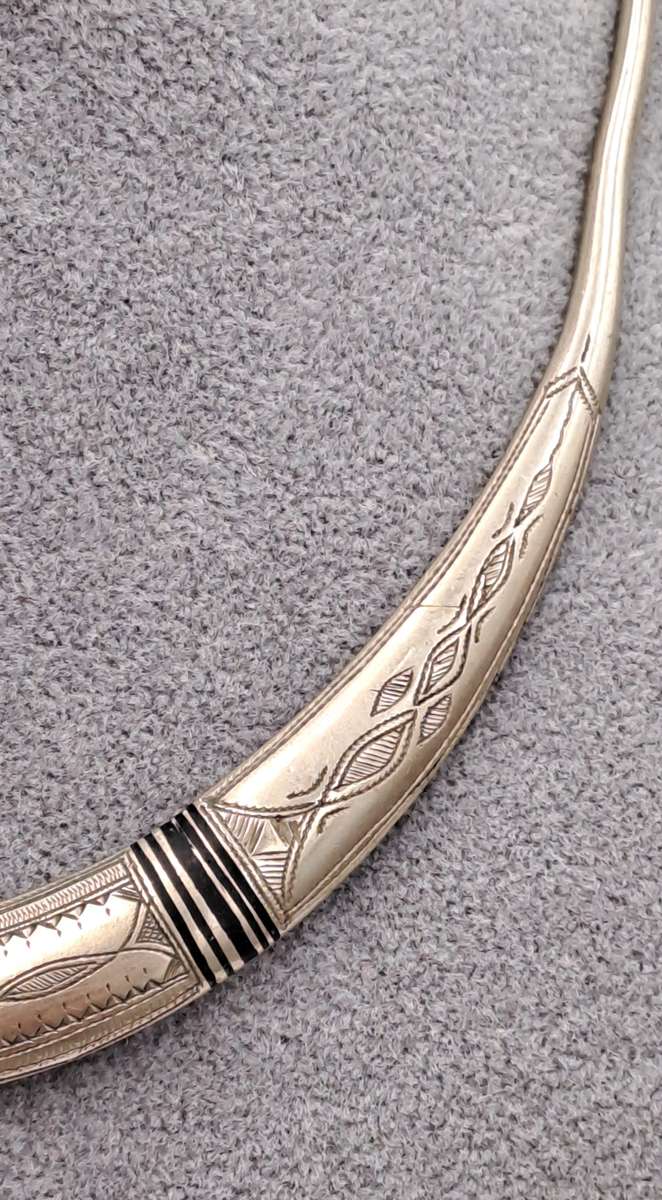 Vintage open choker necklace.  in tribal style made of white metal