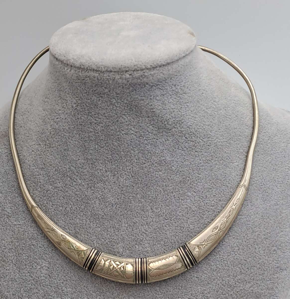 Vintage open choker necklace.  in tribal style made of white metal