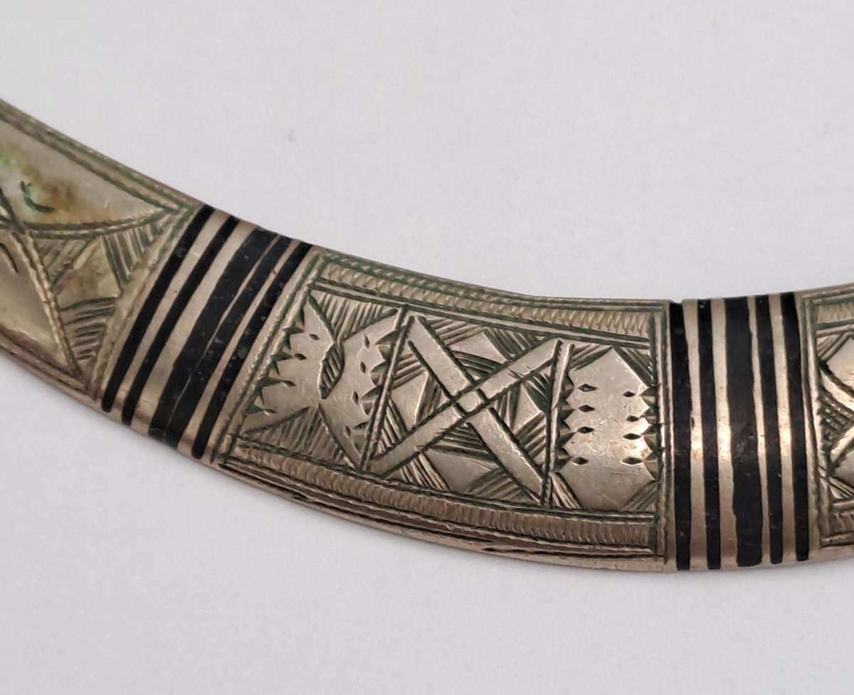 Vintage open choker necklace.  in tribal style made of white metal