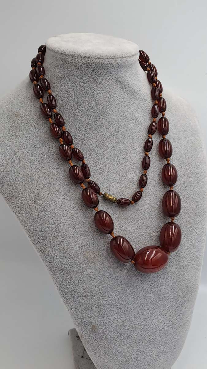 Vintage Olive Shaped Cherry Red Amber Bakelite Faturan Graduated Necklace 96cm