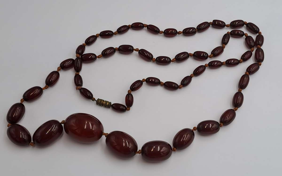 Vintage Olive Shaped Cherry Red Amber Bakelite Faturan Graduated Necklace 96cm