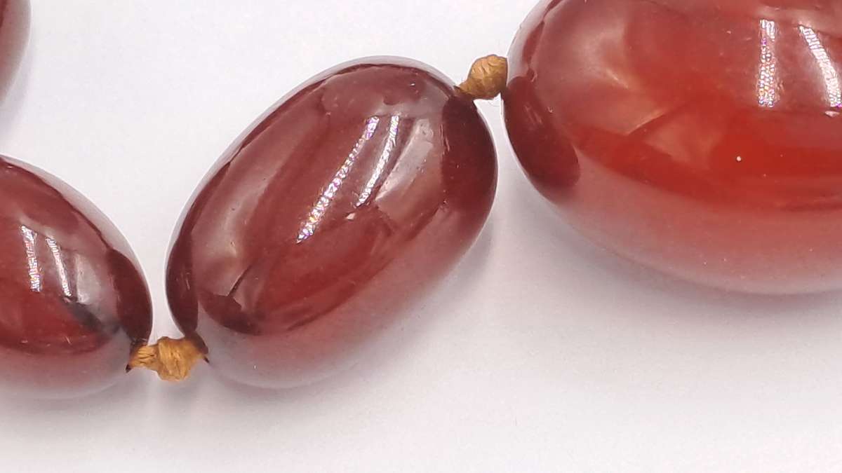 Vintage Olive Shaped Cherry Red Amber Bakelite Faturan Graduated Necklace 96cm