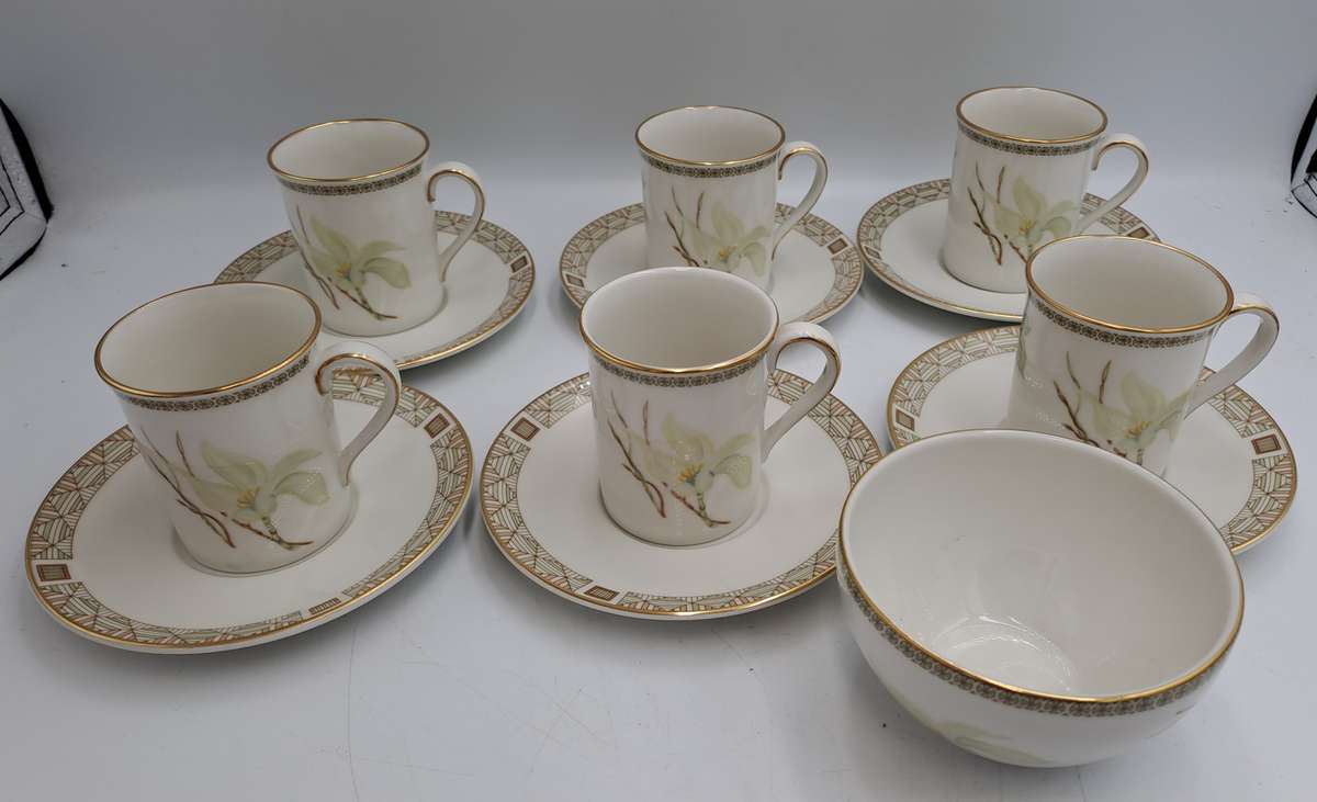 13pc Vintage 1978 Royal Doulton Fine China WHITE NILE TC 1122 cup and Saucers with Sugar Bowl