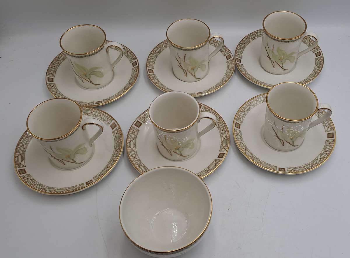 13pc Vintage 1978 Royal Doulton Fine China WHITE NILE TC 1122 cup and Saucers with Sugar Bowl