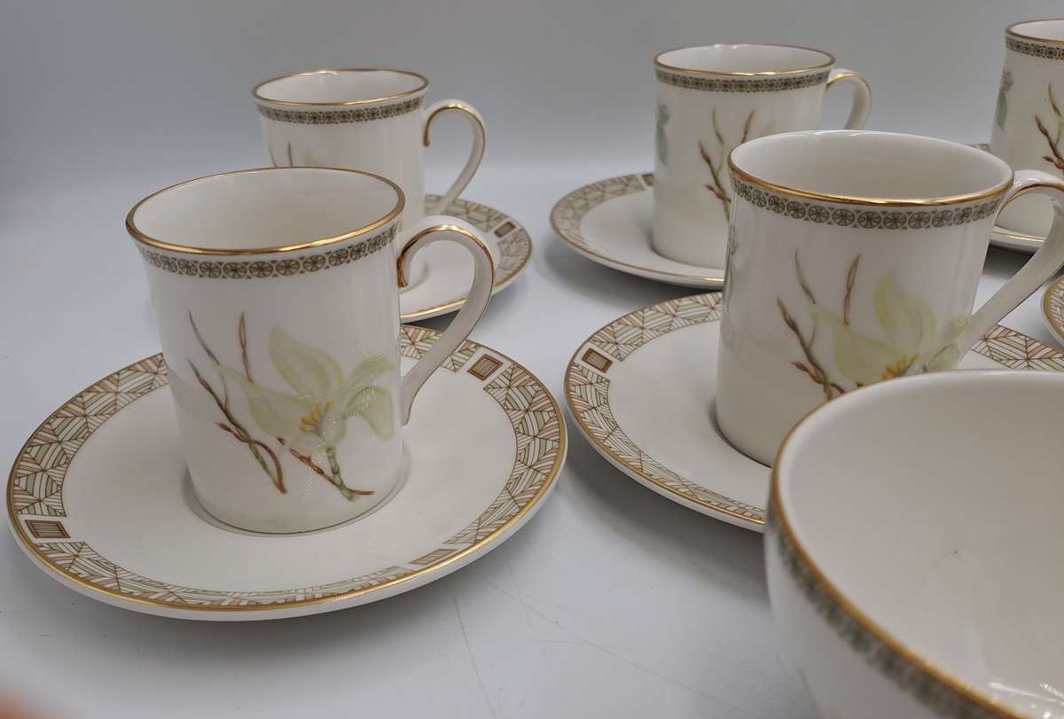 13pc Vintage 1978 Royal Doulton Fine China WHITE NILE TC 1122 cup and Saucers with Sugar Bowl