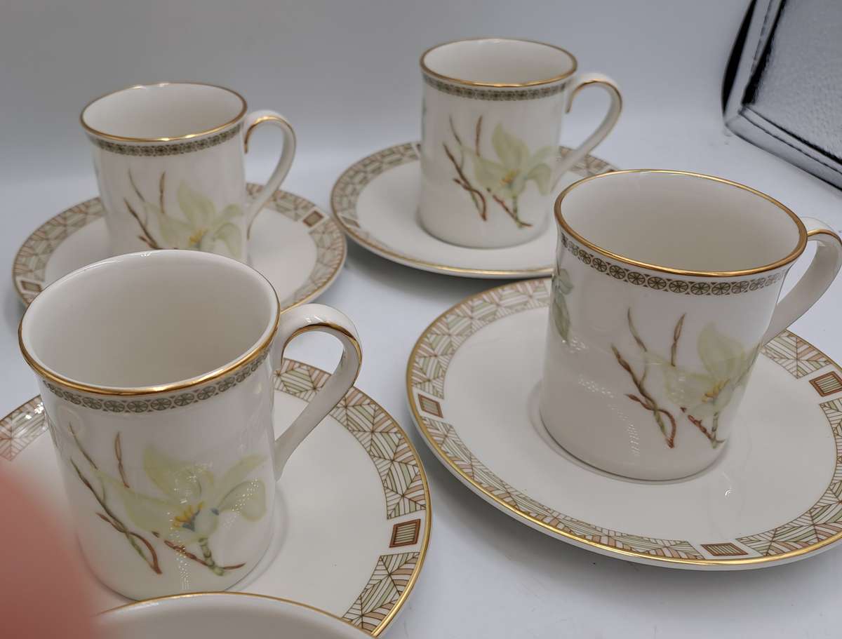 13pc Vintage 1978 Royal Doulton Fine China WHITE NILE TC 1122 cup and Saucers with Sugar Bowl