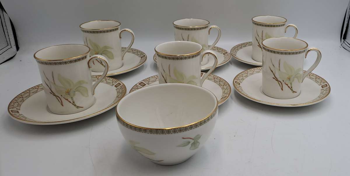 13pc Vintage 1978 Royal Doulton Fine China WHITE NILE TC 1122 cup and Saucers with Sugar Bowl
