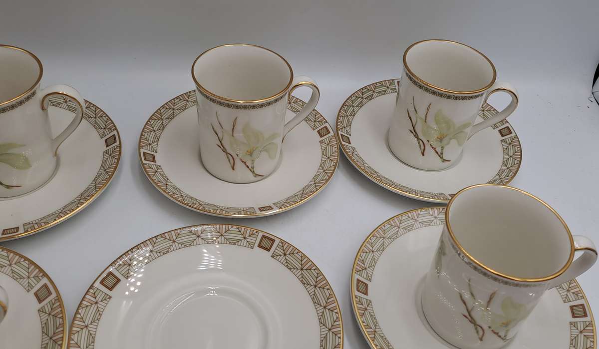 13pc Vintage 1978 Royal Doulton Fine China WHITE NILE TC 1122 cup and Saucers with Sugar Bowl