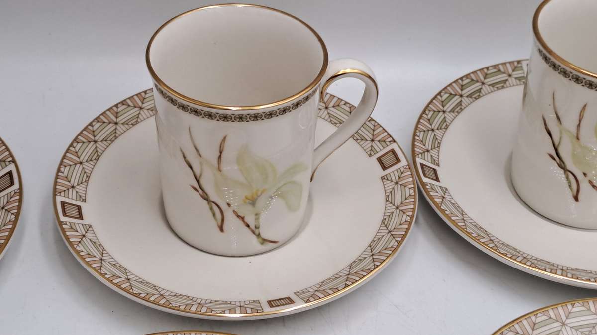13pc Vintage 1978 Royal Doulton Fine China WHITE NILE TC 1122 cup and Saucers with Sugar Bowl