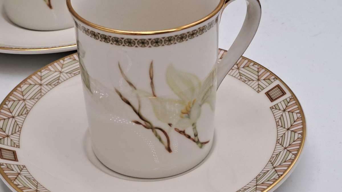 13pc Vintage 1978 Royal Doulton Fine China WHITE NILE TC 1122 cup and Saucers with Sugar Bowl