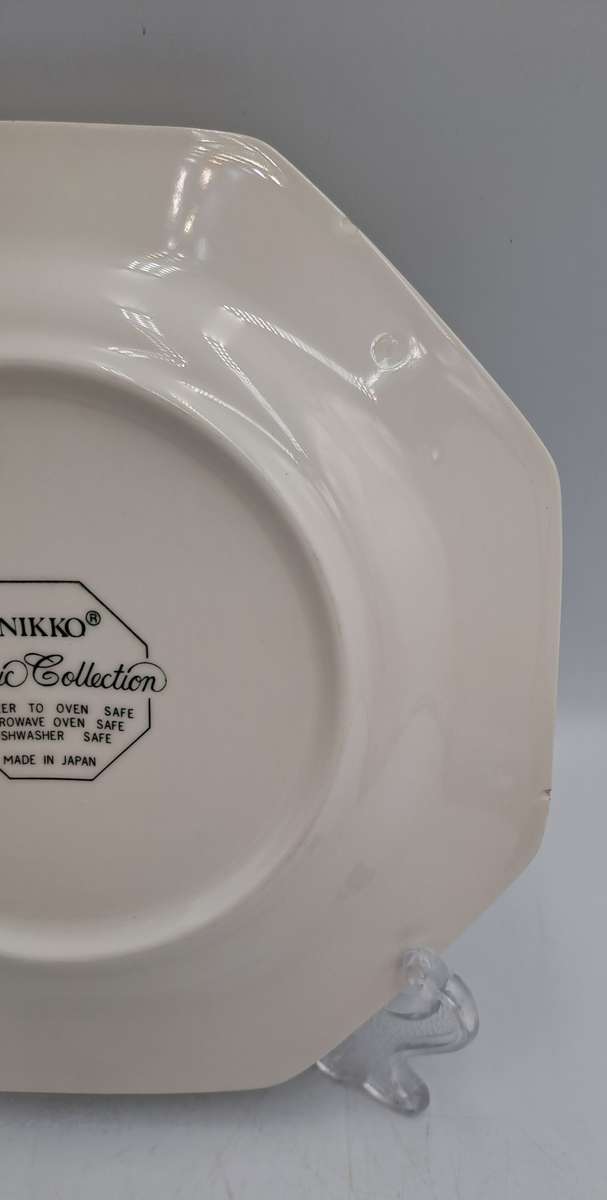 Discontinued 5 NIKKO Cameo Rose Plates -Classic Collection -Made in Japan (2 has tiny Chips )