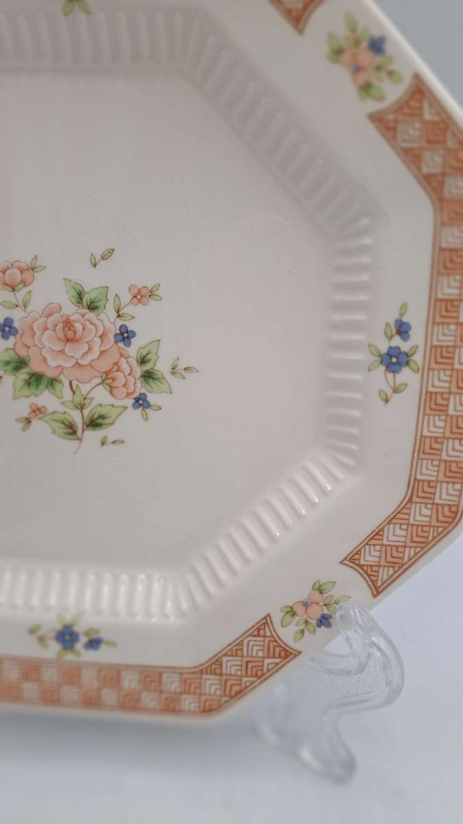 Discontinued 5 NIKKO Cameo Rose Plates -Classic Collection -Made in Japan (2 has tiny Chips )