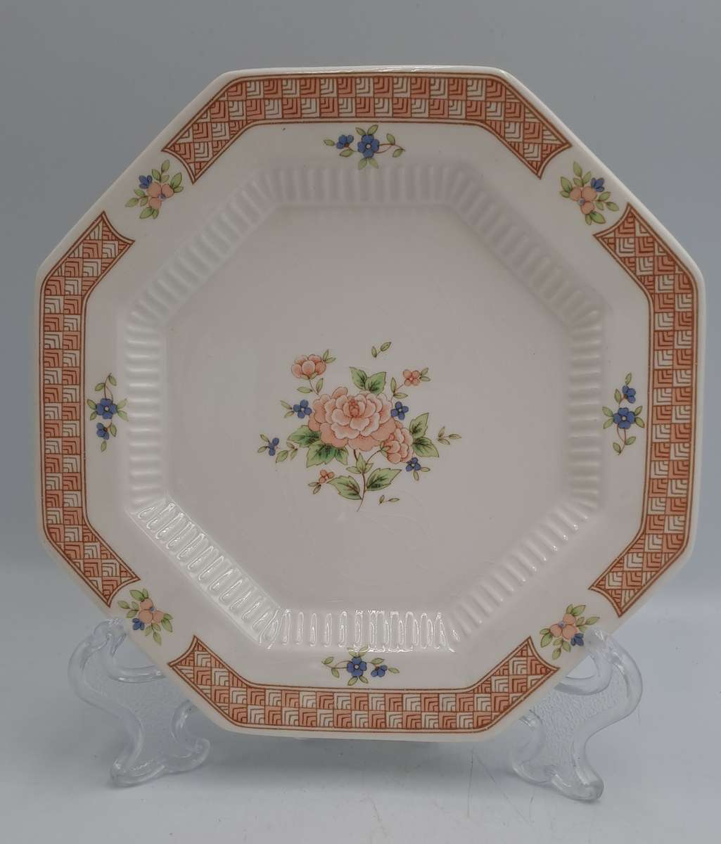Discontinued 5 NIKKO Cameo Rose Plates -Classic Collection -Made in Japan (2 has tiny Chips )