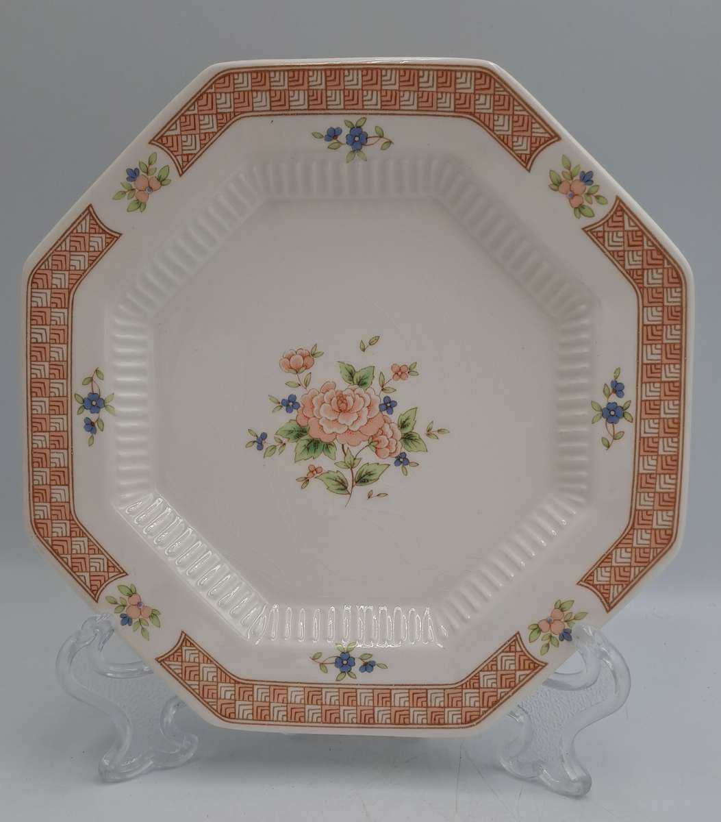 Discontinued 5 NIKKO Cameo Rose Plates -Classic Collection -Made in Japan (2 has tiny Chips )
