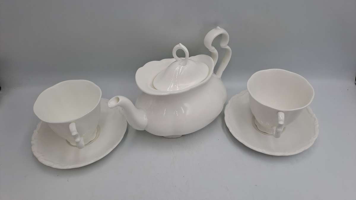 Vintage Royal Albert Gossamer Small Teapot with lid with 2 Duo's