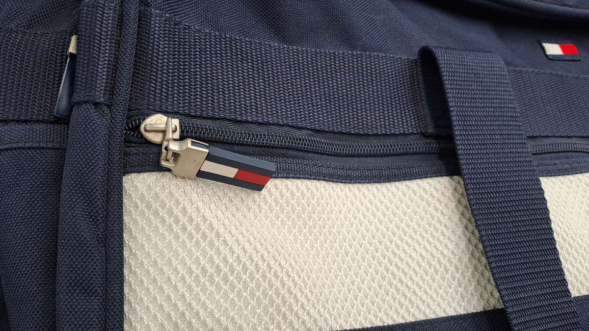 Tommy Hilfiger Duffel bag 49cm x 21cm x 37cm