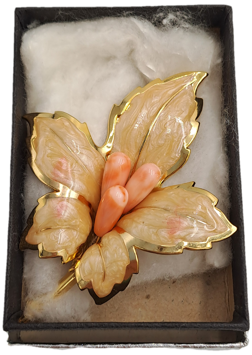 Vintage Gold Tone Pin Brooch Blush Pink Leaf -enamel