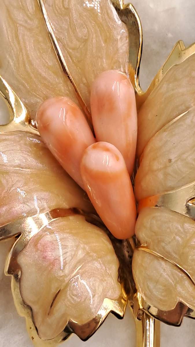 Vintage Gold Tone Pin Brooch Blush Pink Leaf -enamel