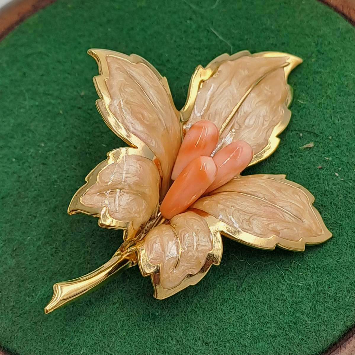 Vintage Gold Tone Pin Brooch Blush Pink Leaf -enamel