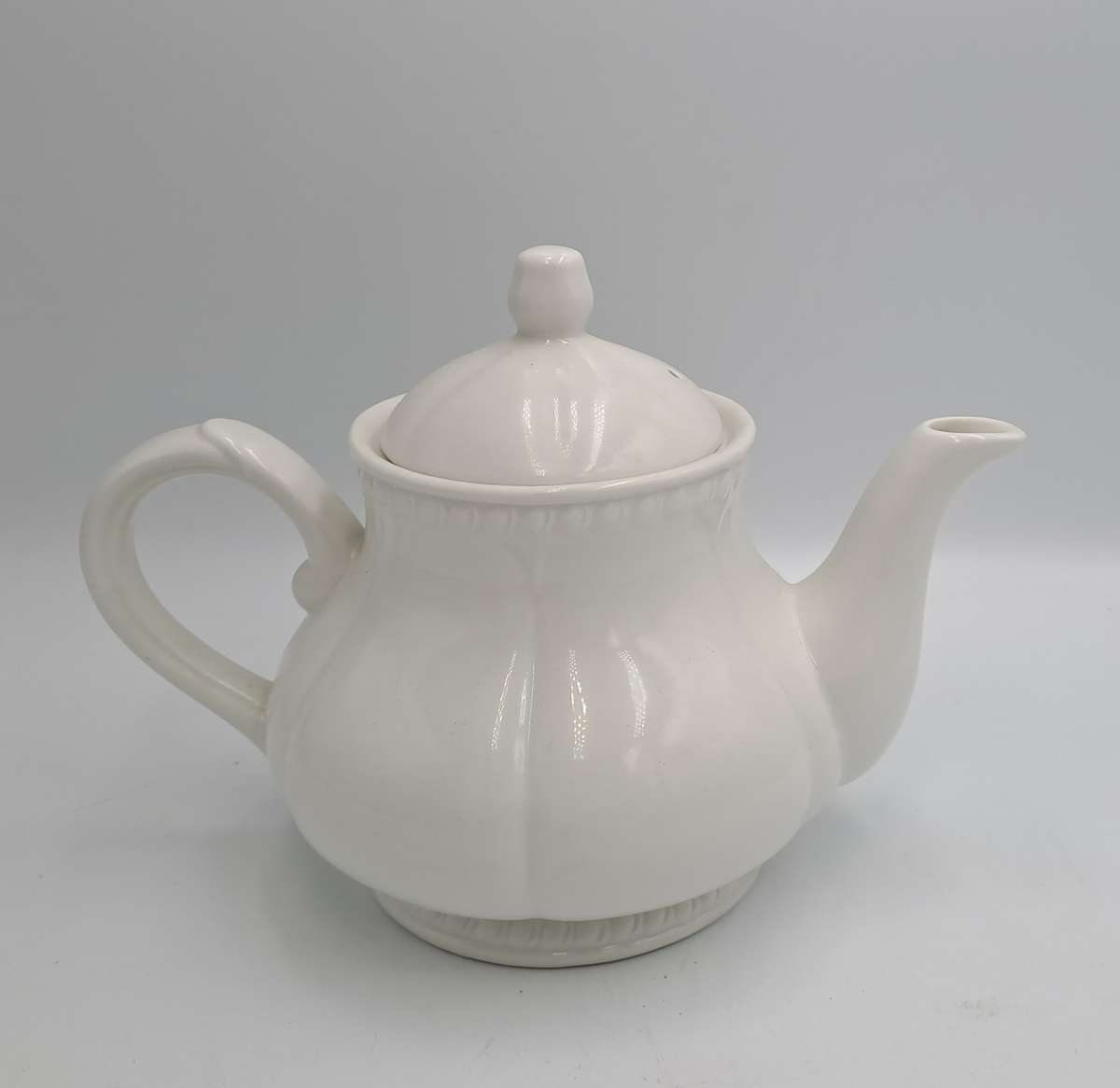 Vintage Churchill English Porcelain Tea Pot 600ml