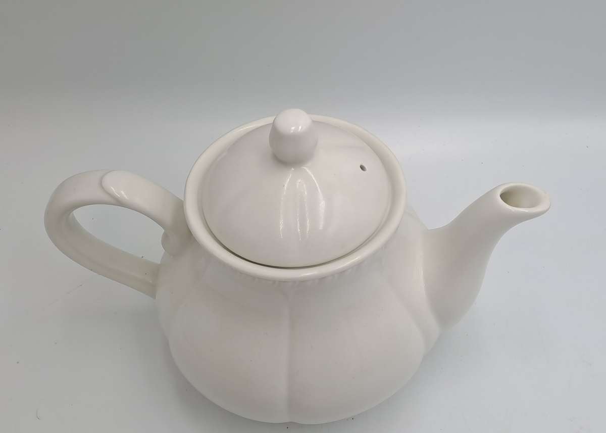 Vintage Churchill English Porcelain Tea Pot 600ml