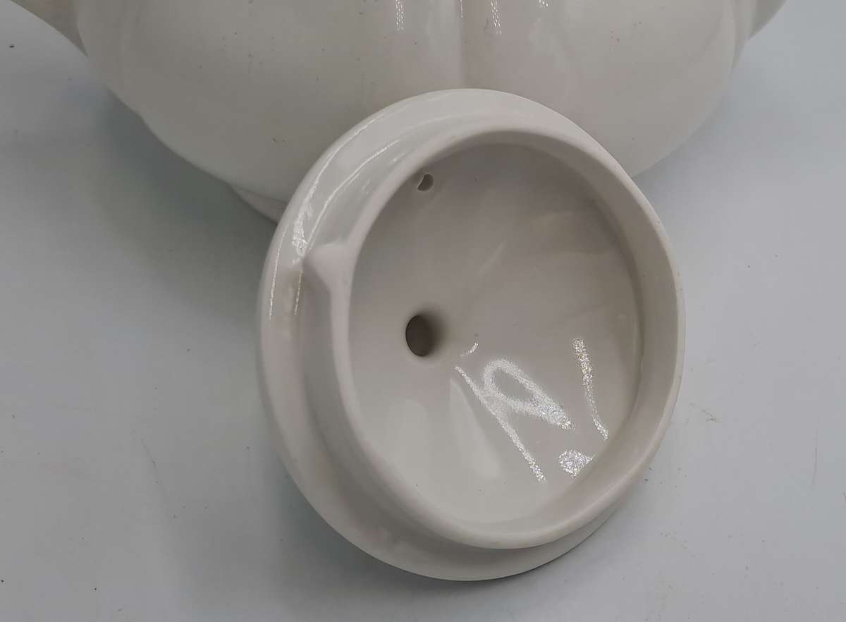 Vintage Churchill English Porcelain Tea Pot 600ml