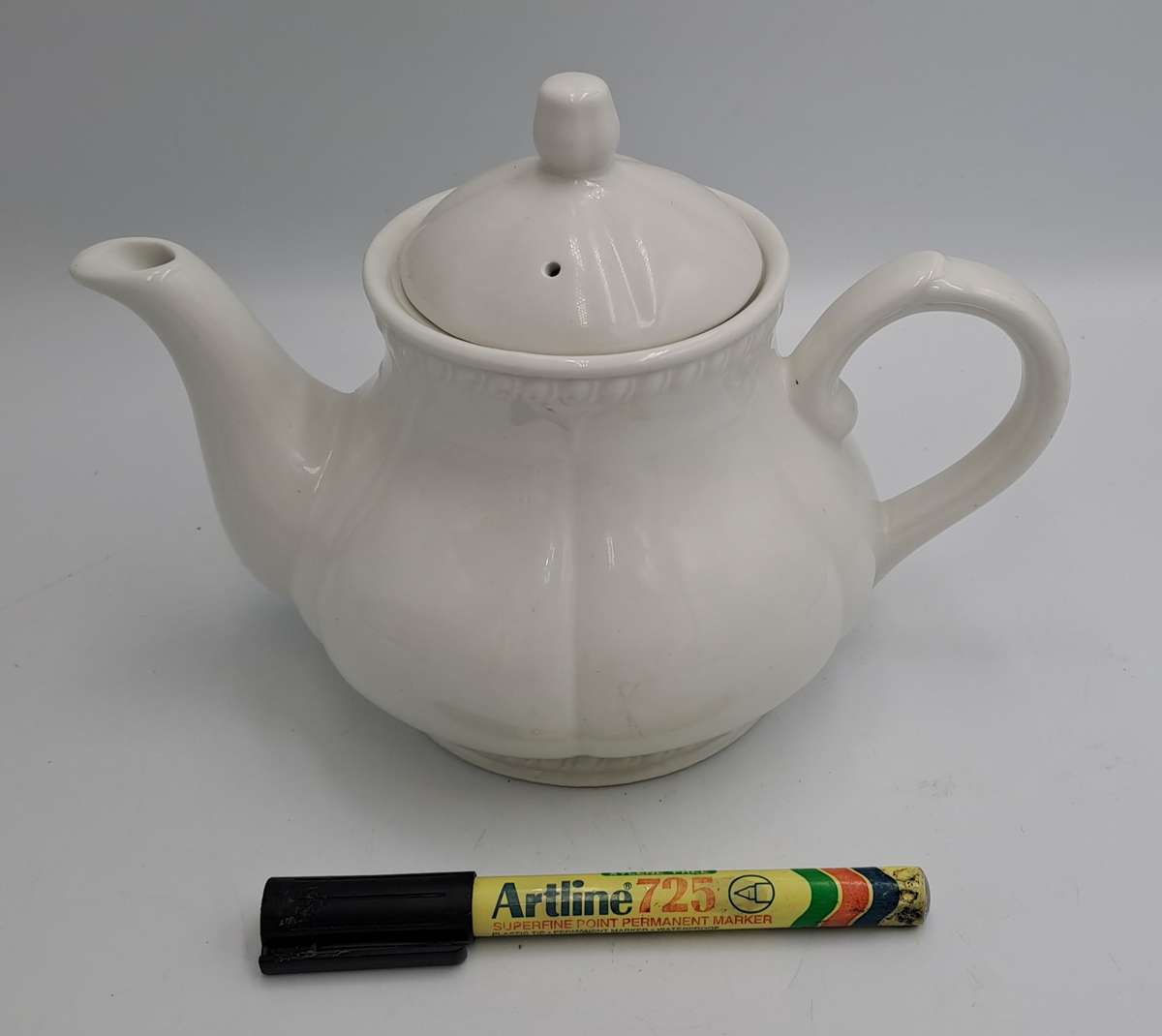 Vintage Churchill English Porcelain Tea Pot 600ml