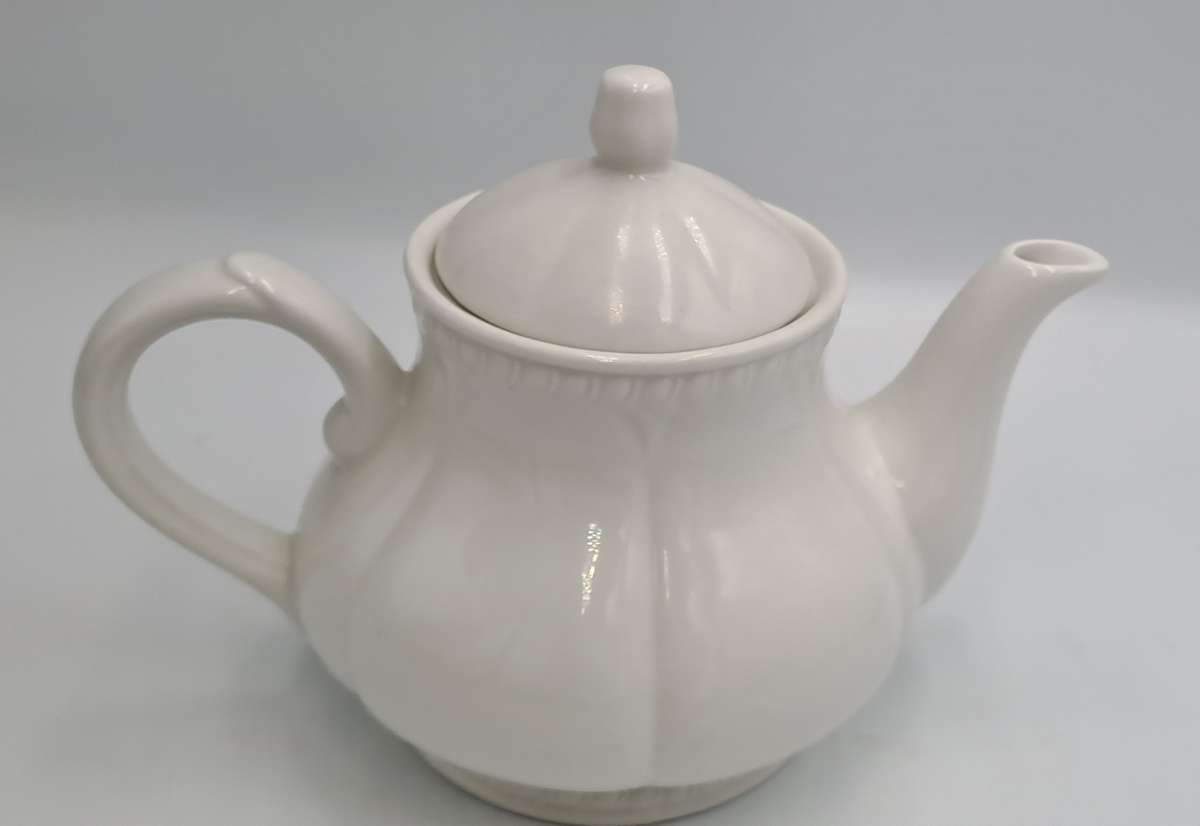 Vintage Churchill English Porcelain Tea Pot 600ml